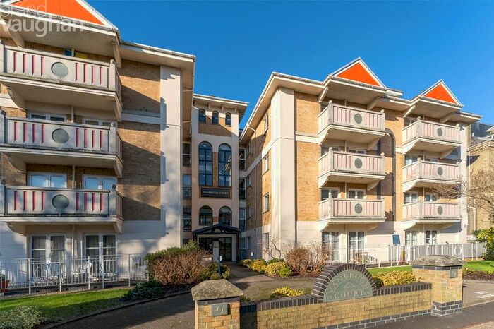 2 Bedroom Flat To Rent In Vanbrugh Court, Eaton Gardens, Hove, East Sussex, BN3