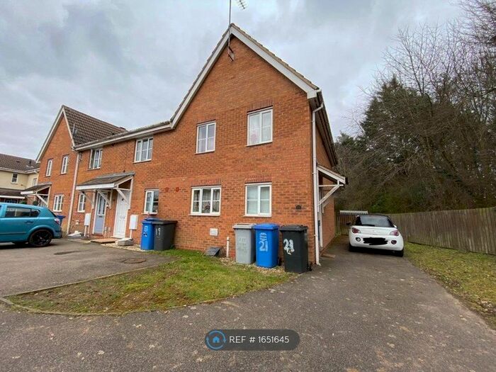 3 Bedroom End Of Terrace House To Rent In Merrivale Close, Kettering, NN15