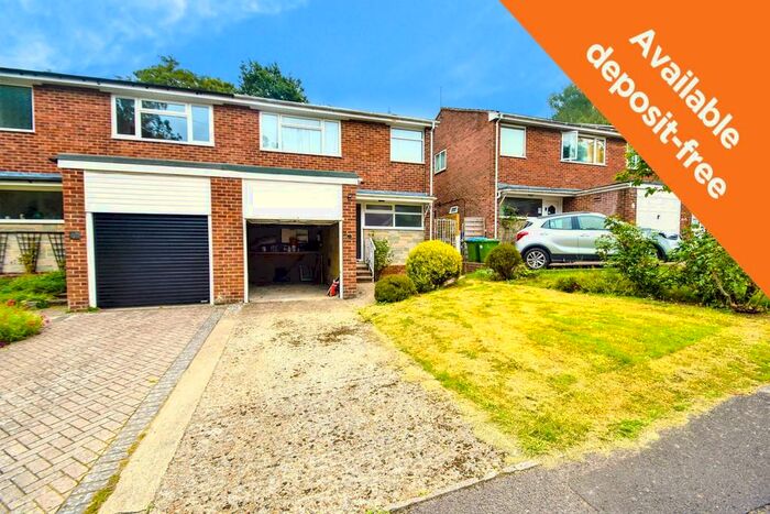 3 Bedroom Semi-Detached House To Rent In No Deposit Option, Kesteven Way, Bitterne, SO18