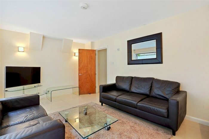 2 Bedroom Flat To Rent In Stanlake Road, London, W12