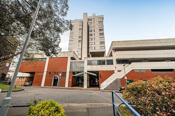 1 Bedroom Flat For Sale In The Mall, Bromley, BR1