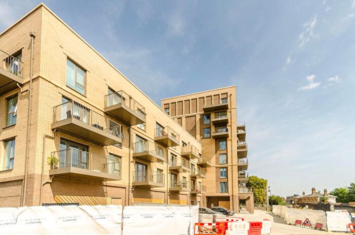 2 Bedroom Flat To Rent In Adenmore Road, Catford, London, SE6