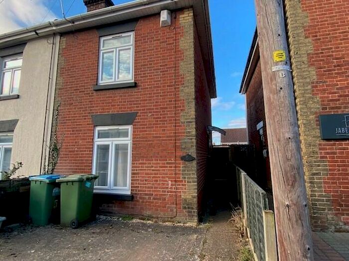 2 Bedroom Semi-Detached House To Rent In Bourne Road, Southampton, Hampshire, SO15