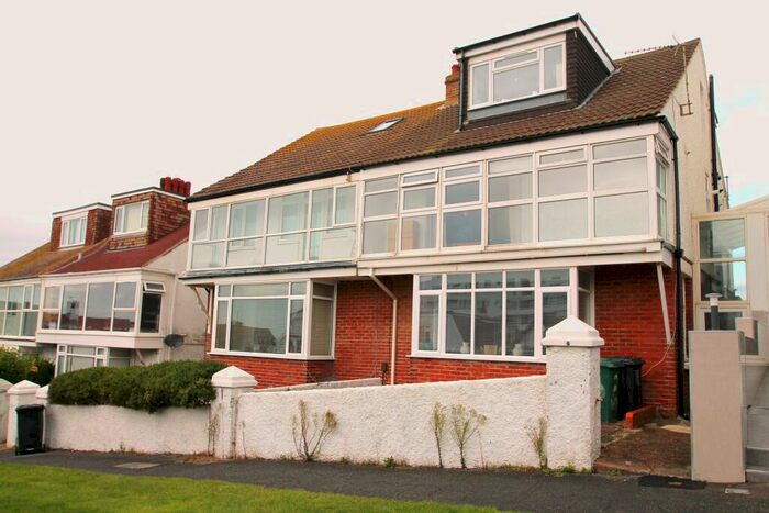 2 Bedroom Detached Bungalow To Rent In Cliff Road, Brighton, BN2