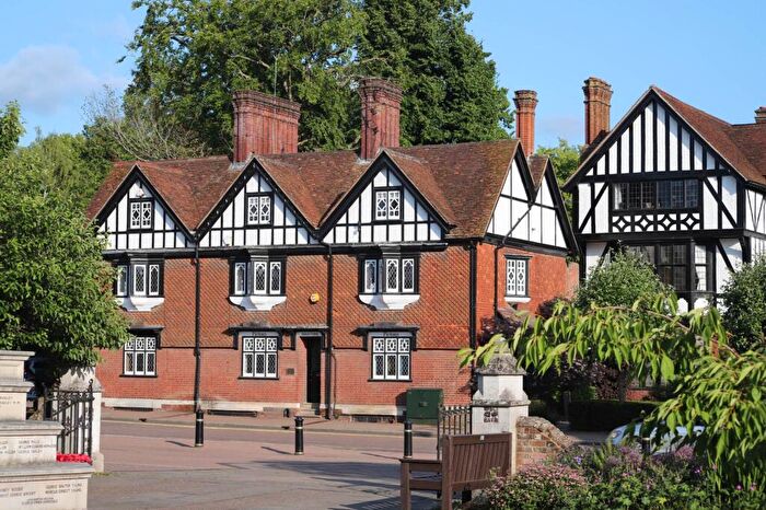 Semi Detached House For Sale In High Street, Tring, HP23