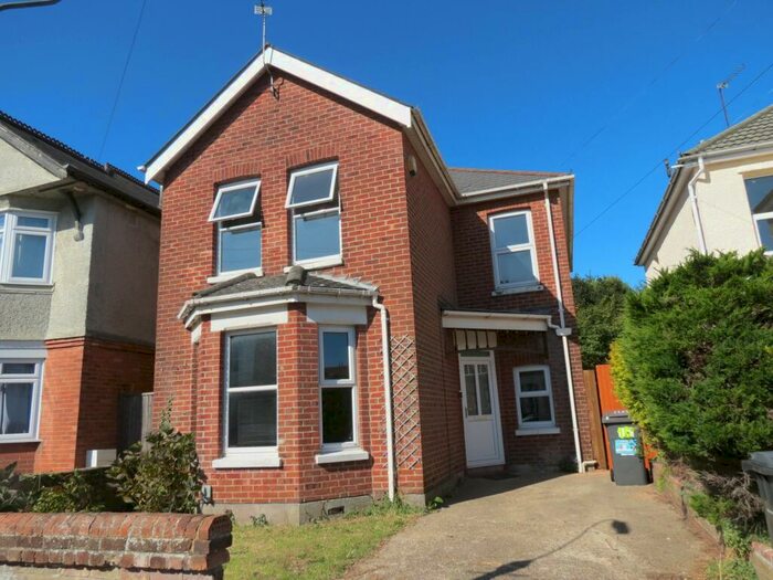 6 Bedroom House To Rent In Bedroom Detached House In Winton, BH9