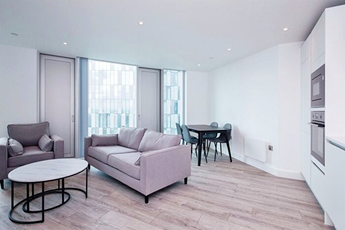 2 Bedroom Flat To Rent In Thr, New Jackson, M15