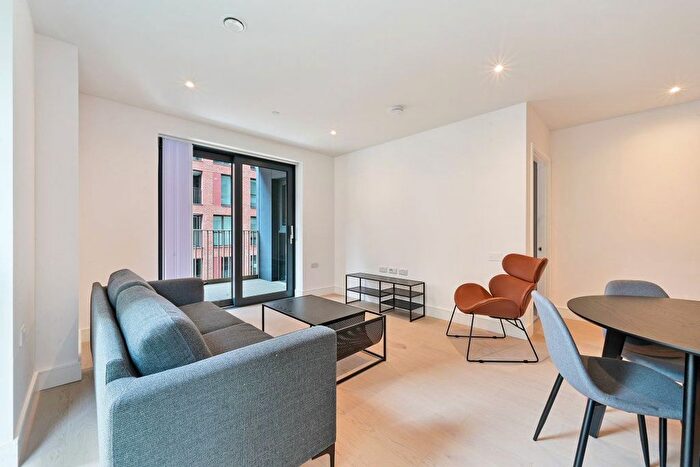 2 Bedroom Flat To Rent In Deacon Way, London, SE17