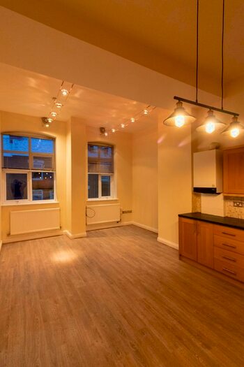 2 Bedroom Flat To Rent In Flat 4, 20 Asfordby Street, Leicester LE5