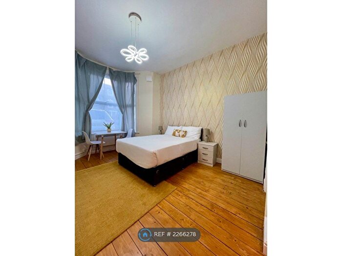 Studio To Rent In Amhurst Road, London, N16