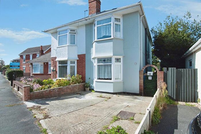 3 Bedroom Semi Detached House For Sale In Howeth Road, Bournemouth, BH10