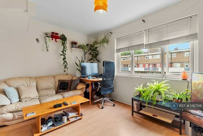 2 Bedroom Flat To Rent In Sylvia Court, London, N1