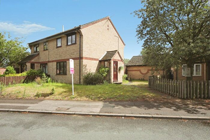 3 Bedroom Semi-Detached House For Sale In Primrose Close, Thetford, IP24