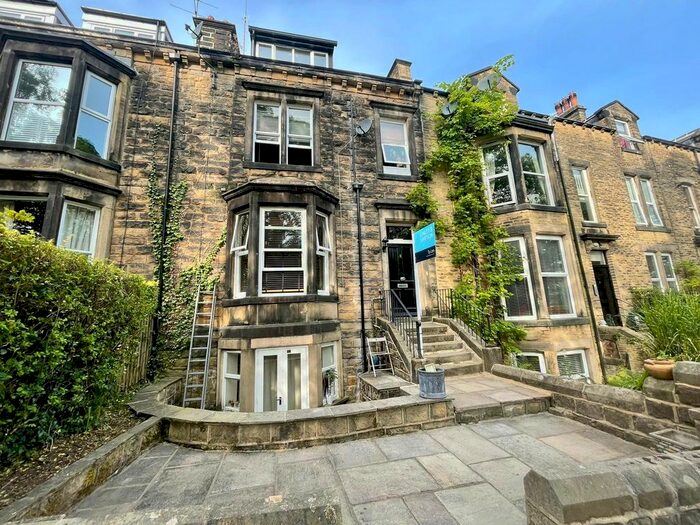 1 Bedroom Flat To Rent In Wells Walk, Ilkley, West Yorkshire, Uk, LS29