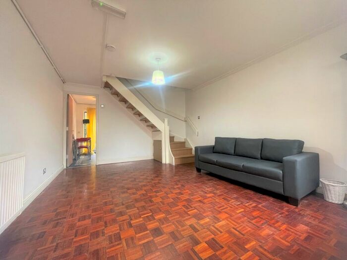 3 Bedroom Flat To Rent In Moriatry Close, Holloway, N7