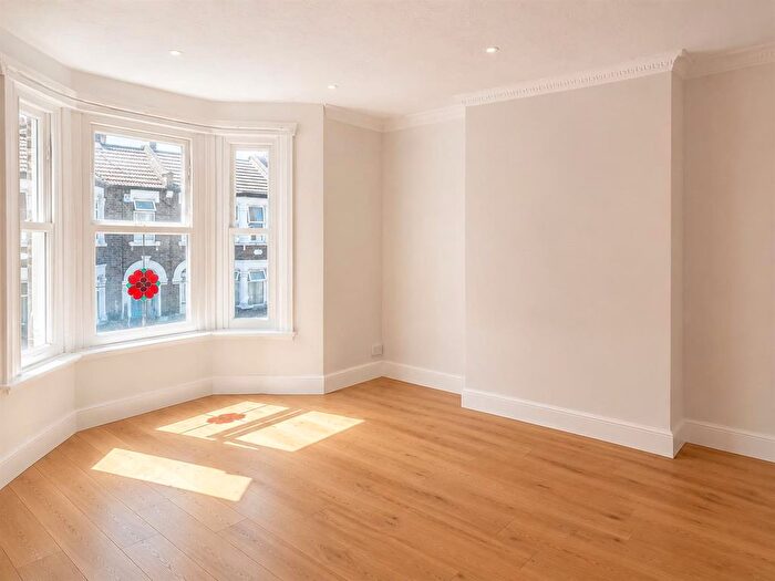 3 Bedroom Flat For Sale In Kildare Road, London, E16