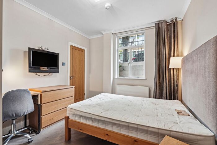 3 Bedroom Flat To Rent In Montagu Square, Marylebone, W1H