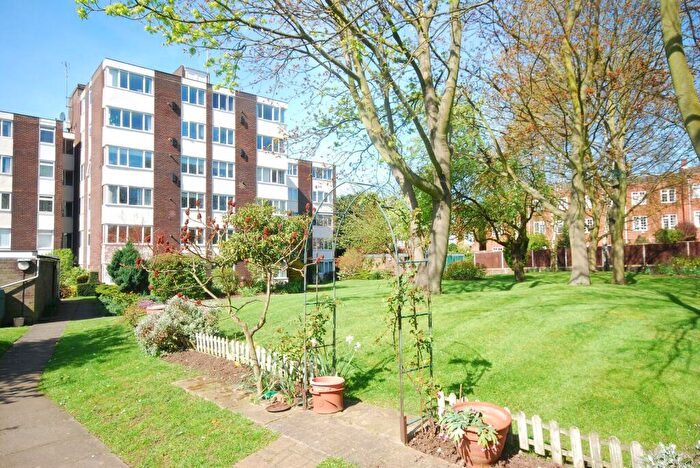 2 Bedroom Flat To Rent In Galsworthy Road, Kingston Hill, Kingston Upon Thames, KT2