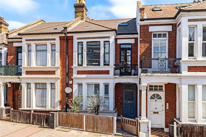 3 Bedroom Maisonette For Sale In Putney Bridge Road, Putney, London, SW15