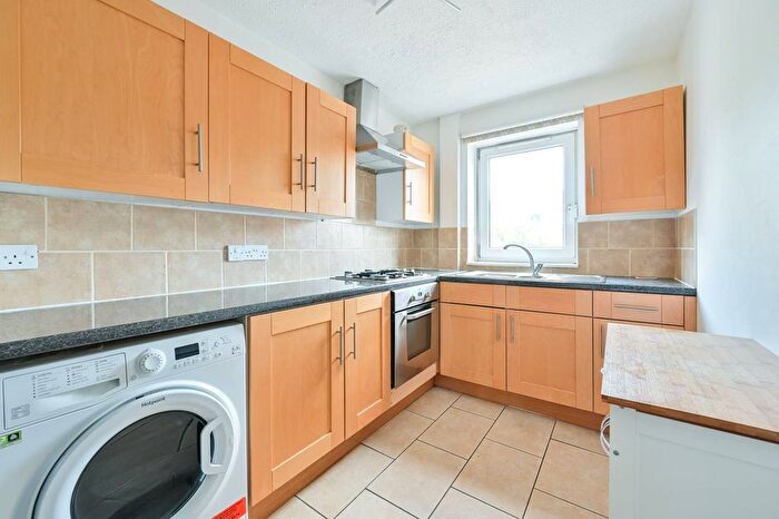 1 Bedroom Flat To Rent In Rodney Road, Elephant And Castle, London, SE17
