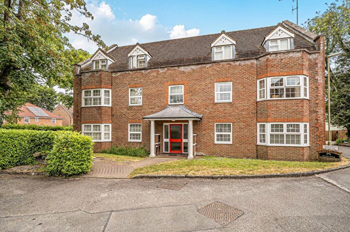 2 Bedroom Flat For Sale In York Mews, Alton, Hampshire, GU34