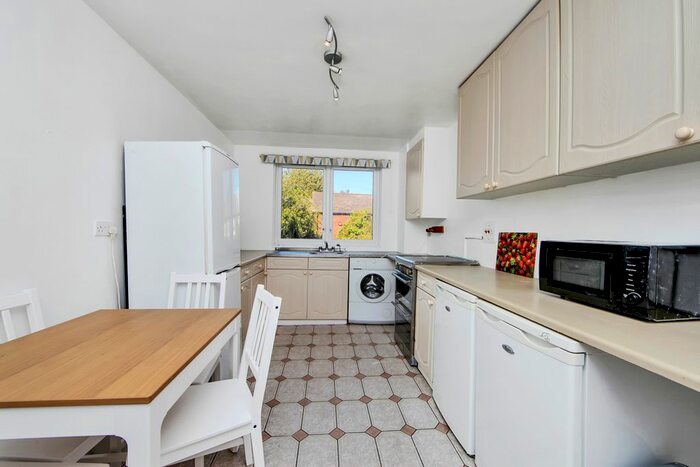 4 Bedroom Flat To Rent In Fairfoot Road, London, E3