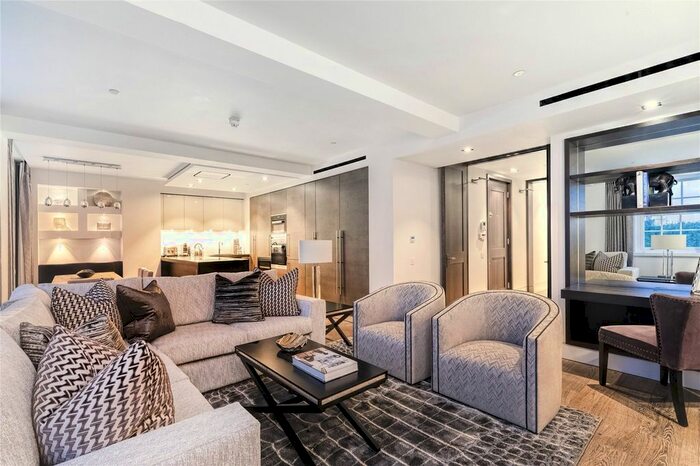 2 Bedroom Flat To Rent In Buckingham Gate, St. James's Park, Westminster, London, SW1E