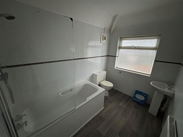 4 Bedroom Semi Detached House To Rent In Coppice View Road, Sutton Coldfield, B73