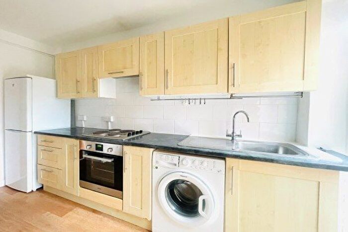 3 Bedroom Maisonette To Rent In Lamberhurst Road, London, SE27