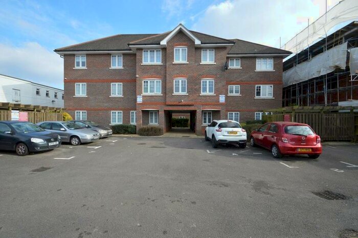 1 Bedroom Apartment To Rent In Farnburn Avenue, Slough, Berkshire, SL1