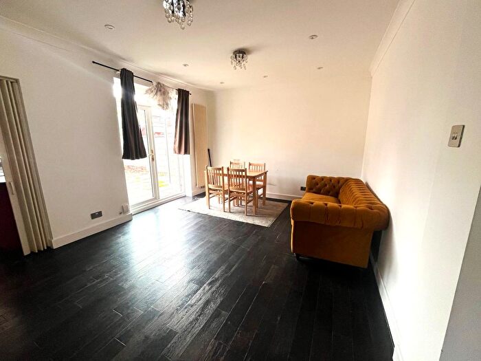 4 Bedroom End Of Terrace House To Rent In Kendal Avenue, Barking, IG11