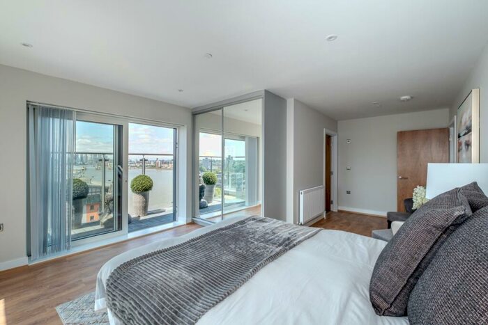3 Bedroom Penthouse To Rent In Mast Quay London, SE18