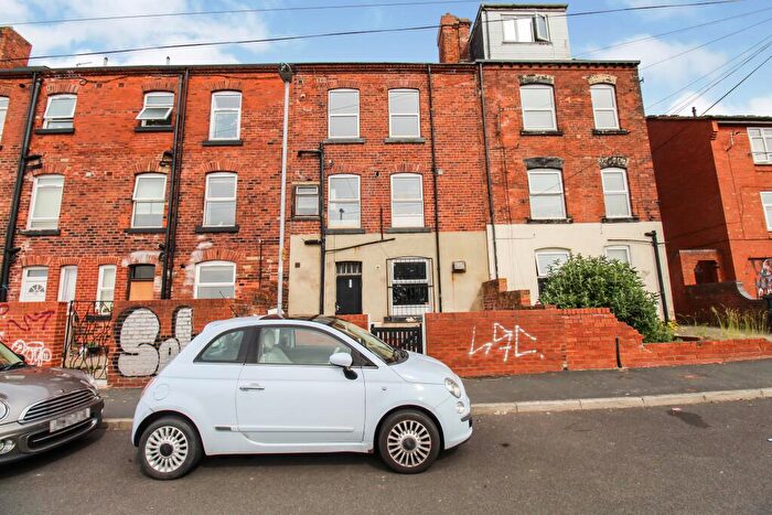 1 Bedroom Flat To Rent In Kings Road, Hyde Park, Leeds, LS6