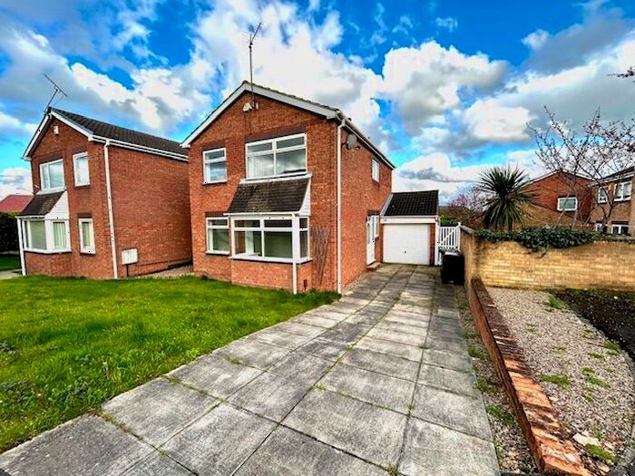 4 Bedroom Detached House To Rent In Glastonbury Avenue, Wakefield, WF1