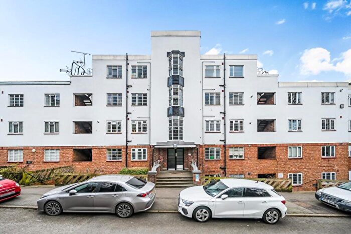 2 Bedroom Flat For Sale In The Woodlands, Crystal Palace, London, SE19