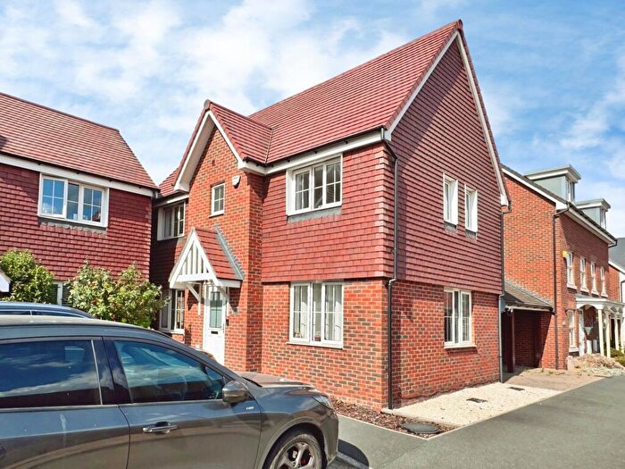3 Bedroom Detached House For Sale In Carriage Road, Broughton, Aylesbury, HP22