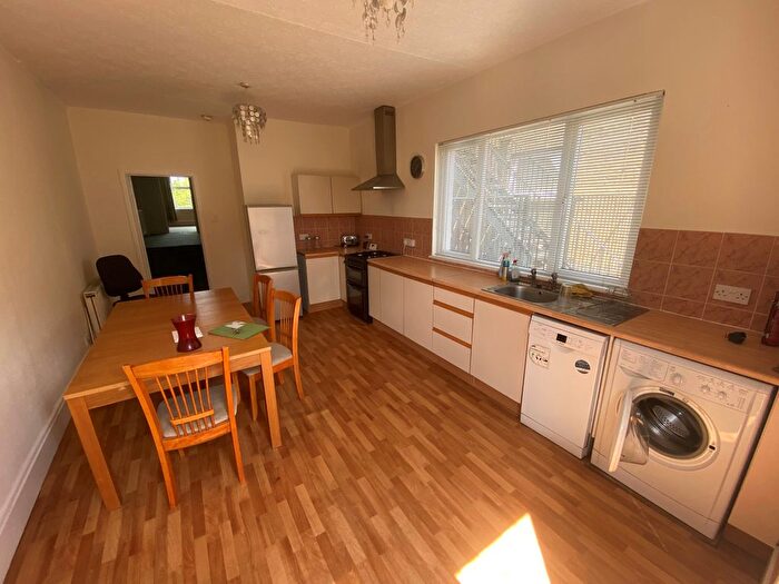 1 Bedroom Flat To Rent In Kingston Road, London, SW20