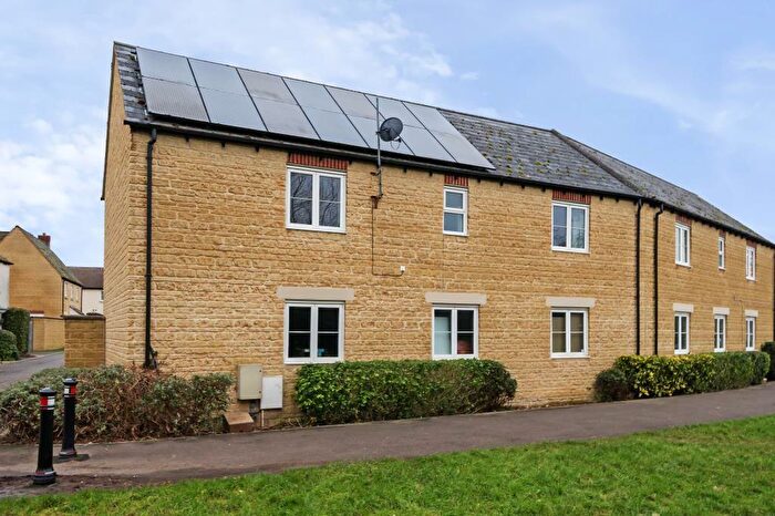 2 Bedroom Apartment To Rent In Harvest Bank, Carterton, OX18