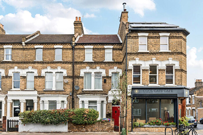 4 Bedroom Terraced House For Sale In Southampton Way, London, SE5