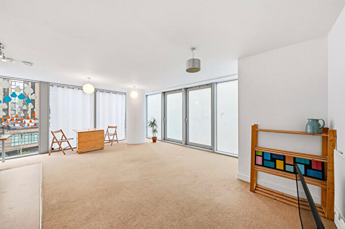 2 Bedroom Flat For Sale In Marsh Wall, London, E14