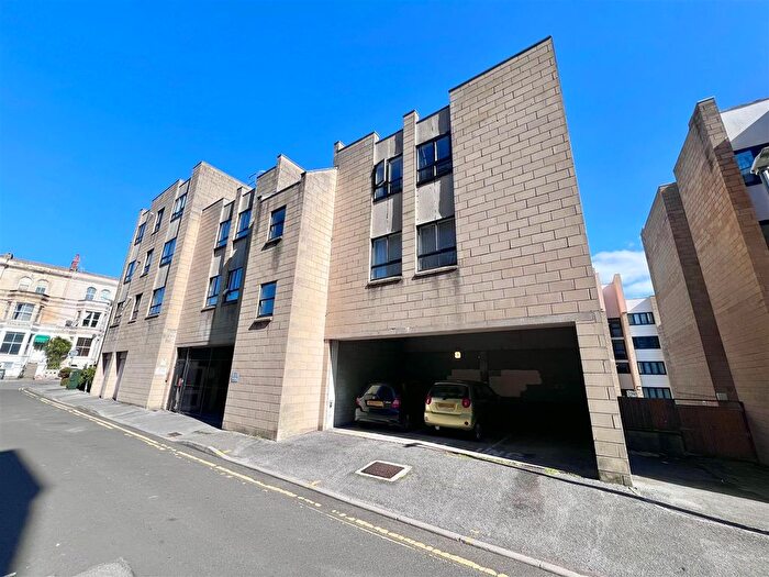 2 Bedroom Flat For Sale In Weston Lodge, Weston-Super-Mare - No Chain!, BS23