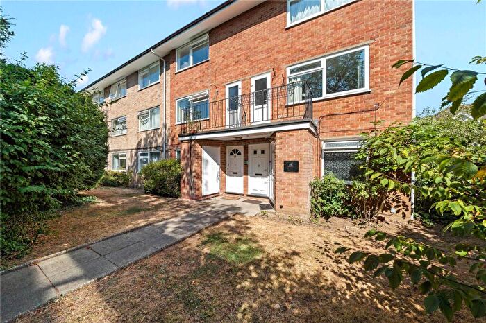 2 Bedroom Apartment For Sale In Camborne Road, Sutton, SM2