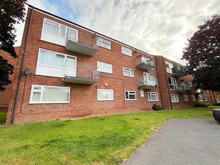 2 Bedroom Flat To Rent In Derwent Crescent, Arnold, Nottingham, NG5