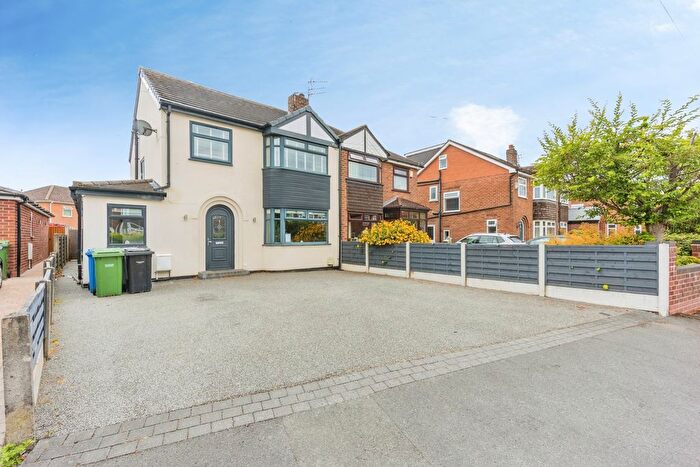 3 Bedroom Semi Detached House For Sale In Delamere Avenue, Sale, Greater Manchester, M33