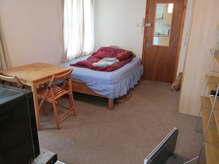 1 Bedroom Flat To Rent In Bryantwood Road, London, N7