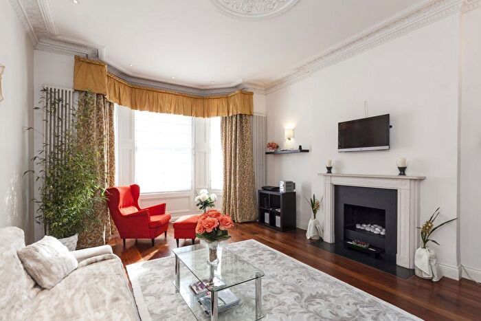 3 Bedroom Flat To Rent In Marloes Road, London, W8