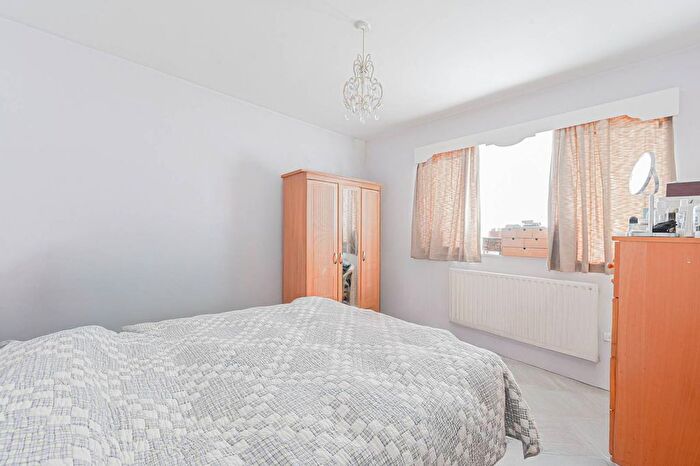 3 Bedroom Flat For Sale In Draycott Avenue, Chelsea, London, SW3