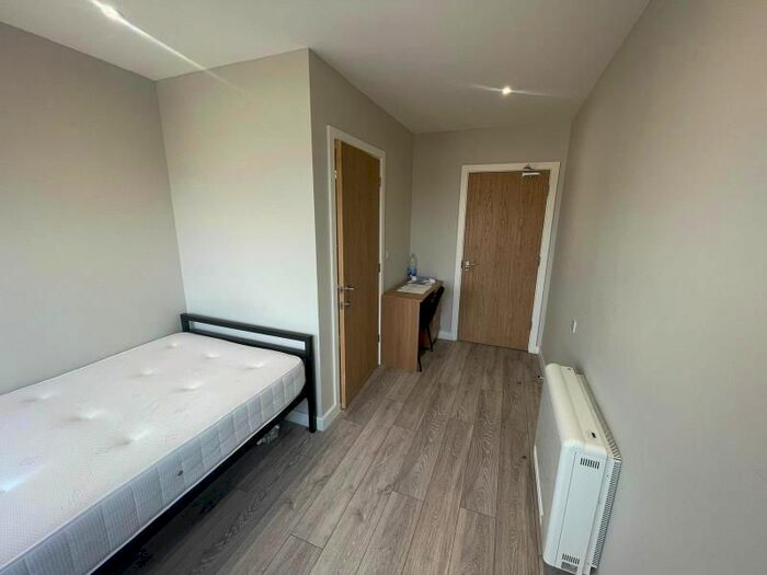 1 Bedroom Flat To Rent In Colonnade House, Sunbridge Road, Bradford, West Yorkshire, BD1