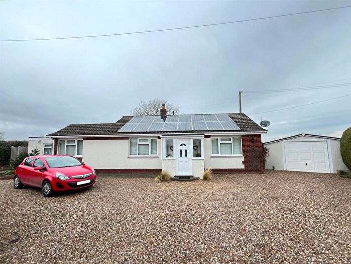 2 Bedroom Detached Bungalow For Sale In Louth Road, North Cockerington, LN11