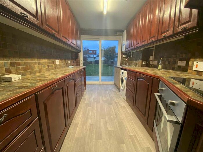 3 Bedroom Semi-Detached House To Rent In Kenton Lane, Harrow, HA3